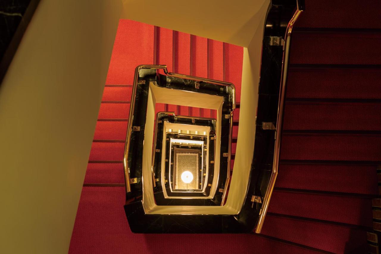 Hilltop Hotel Tokyo Bagian luar foto
