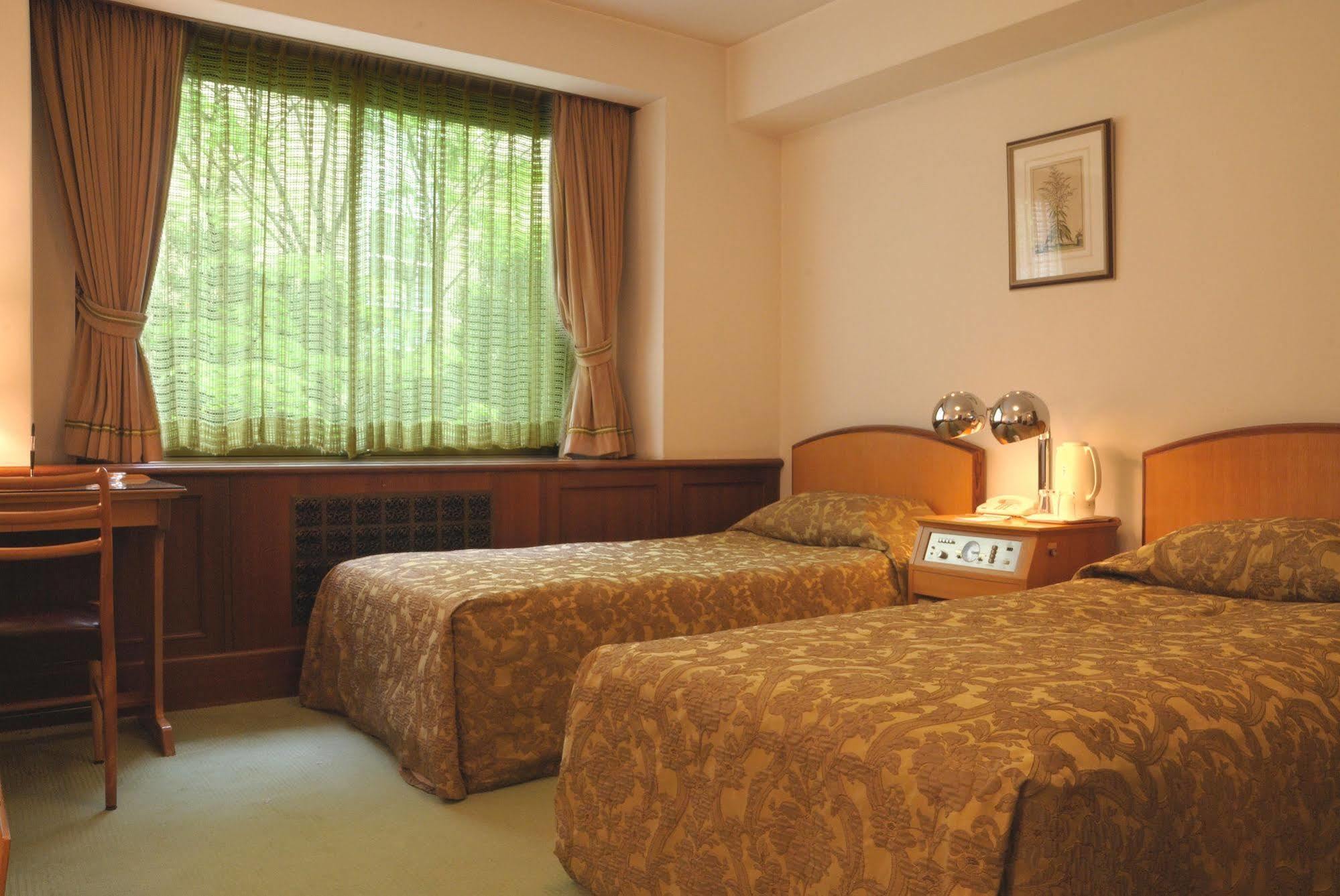 Hilltop Hotel Tokyo Bagian luar foto