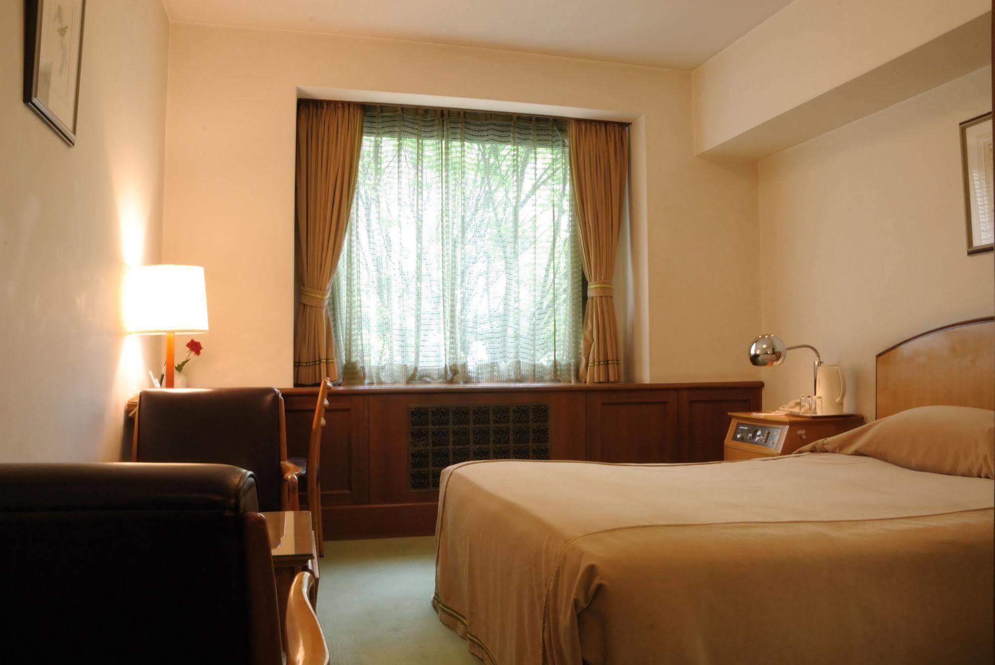 Hilltop Hotel Tokyo Bagian luar foto