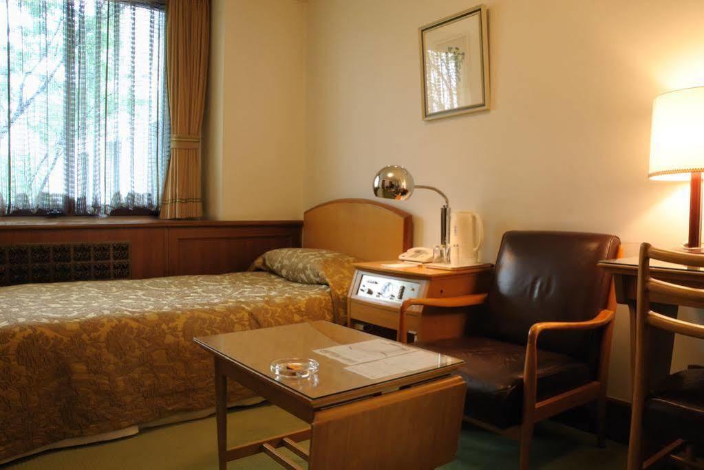 Hilltop Hotel Tokyo Bagian luar foto