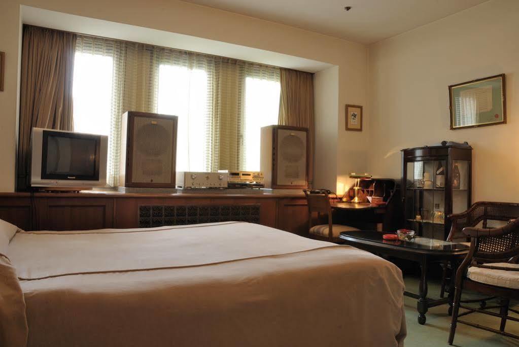 Hilltop Hotel Tokyo Bagian luar foto